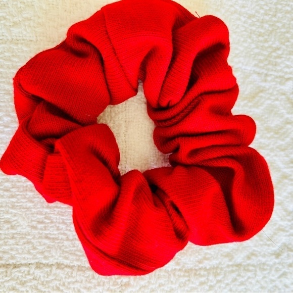 Vintage Y2K Red Hair Bow with Blue Button & Scrunchie - Picture 3 of 13